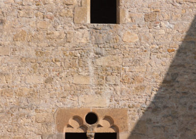 Vue extérieure des corps de garde du Château d’Ainay-le-Vieil