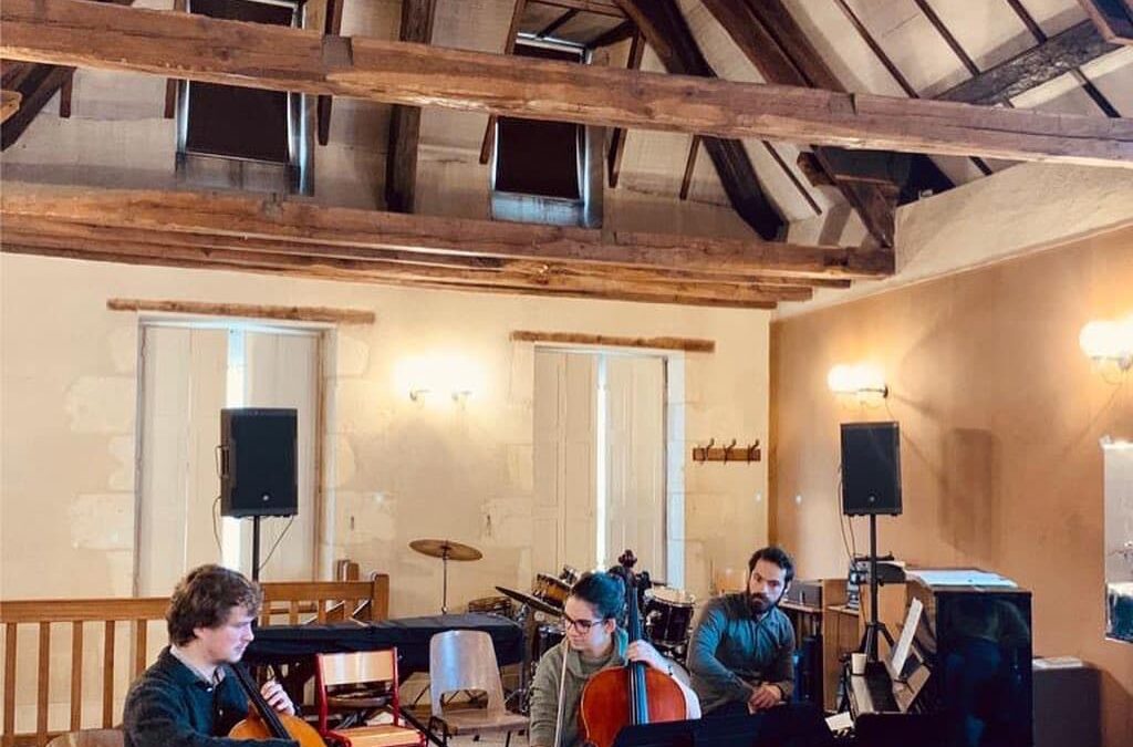 Rencontres musicales d&#039;Ainay-le-Vieil, masterclass, dans une salle de l&#039;école de musique de Saint-Amand-Montrond